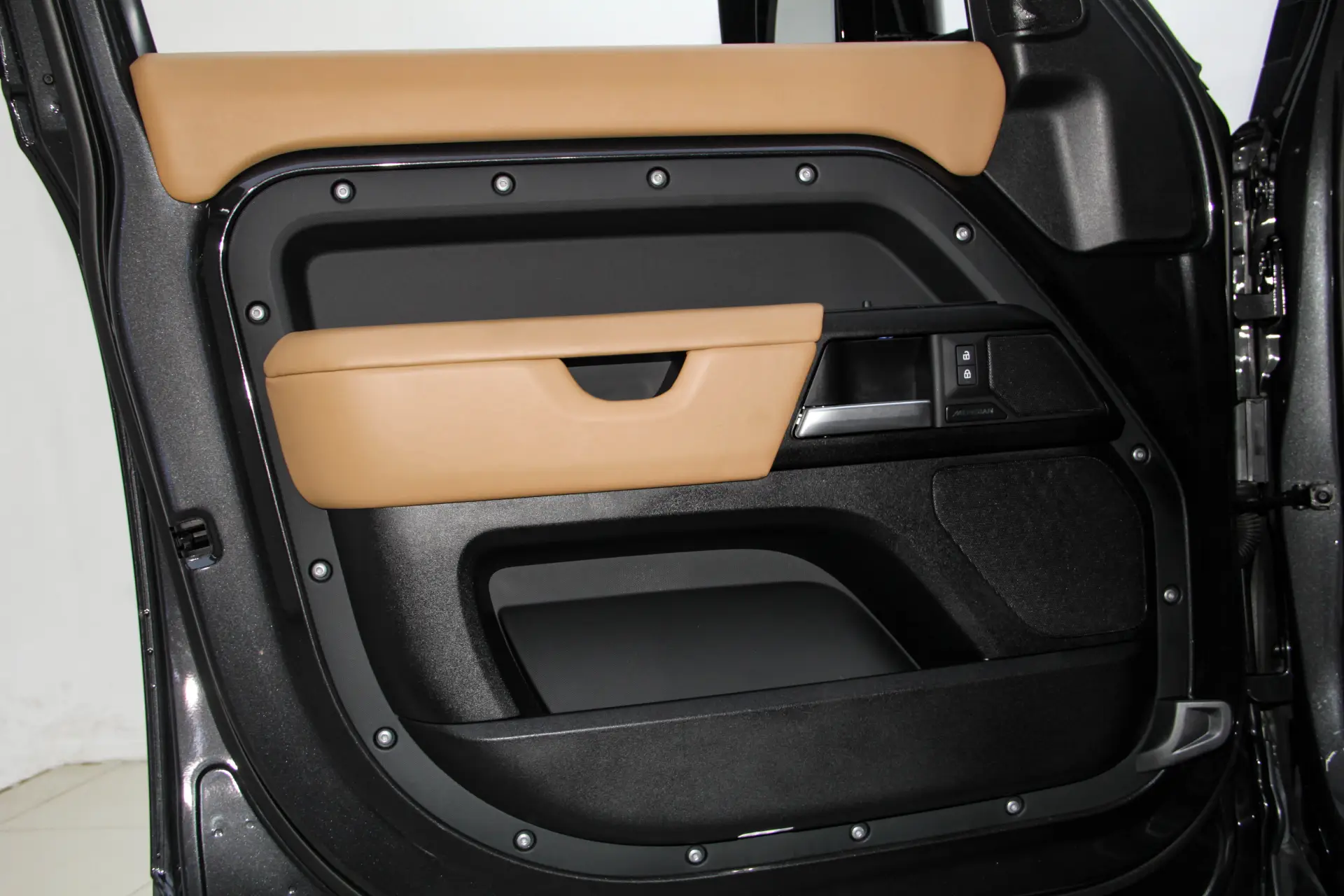 Land Rover Defender, 2025 25