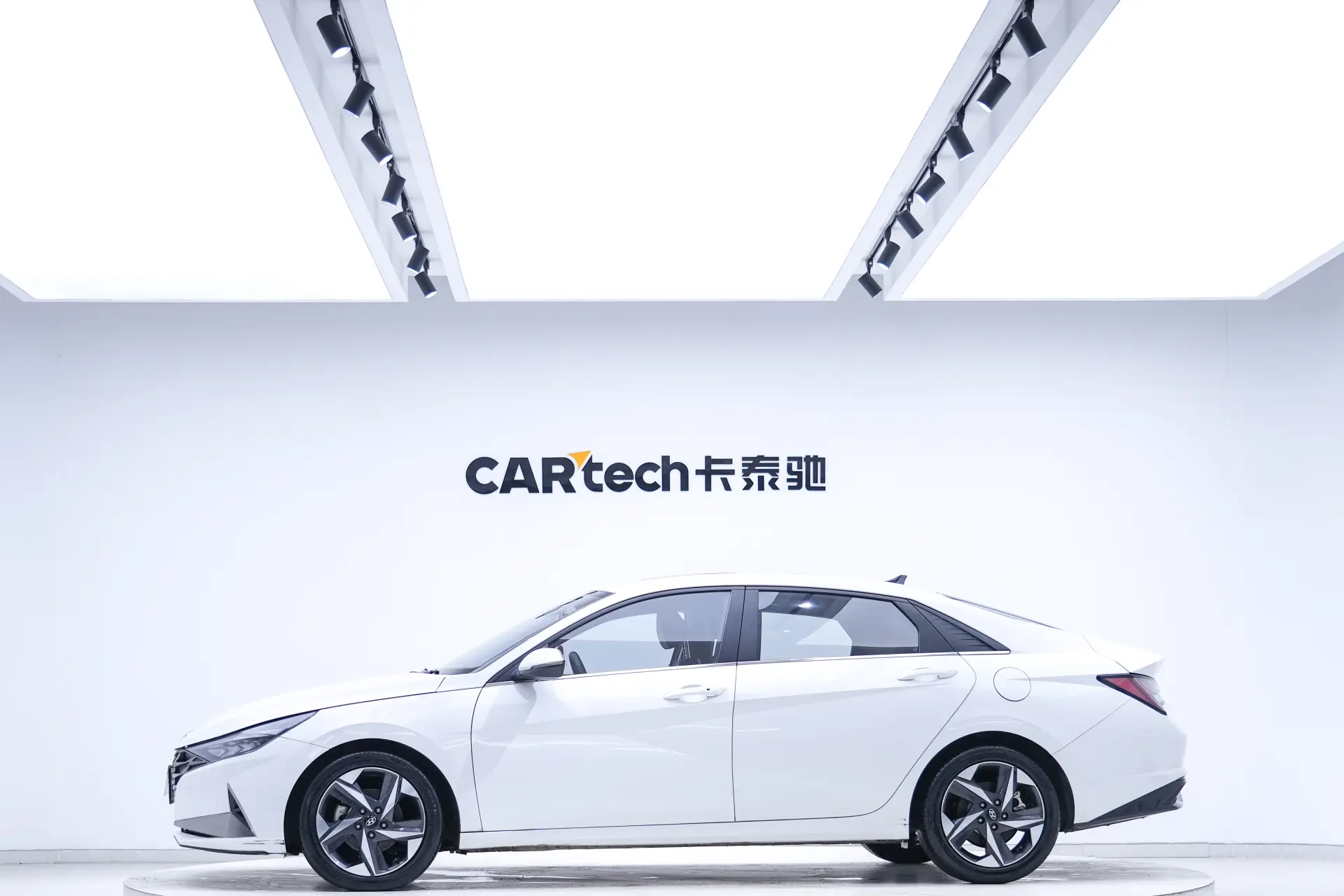 Hyundai Elantra, 2023 8