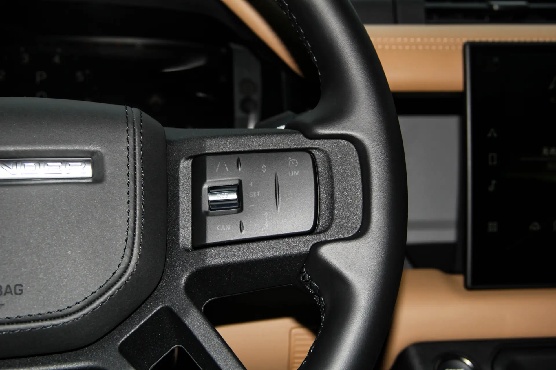 Land Rover Defender, 2025 26