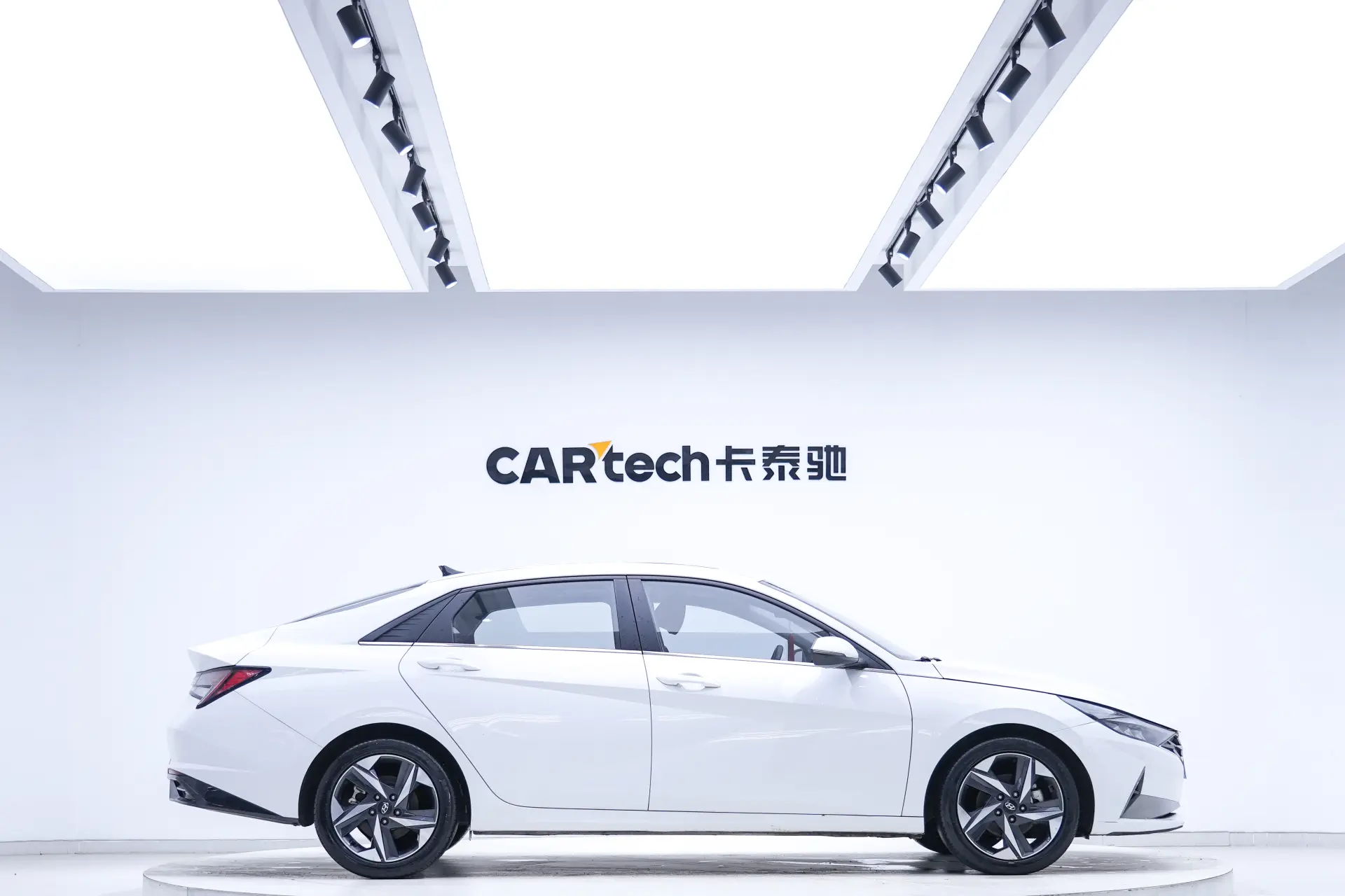 Hyundai Elantra, 2023 4