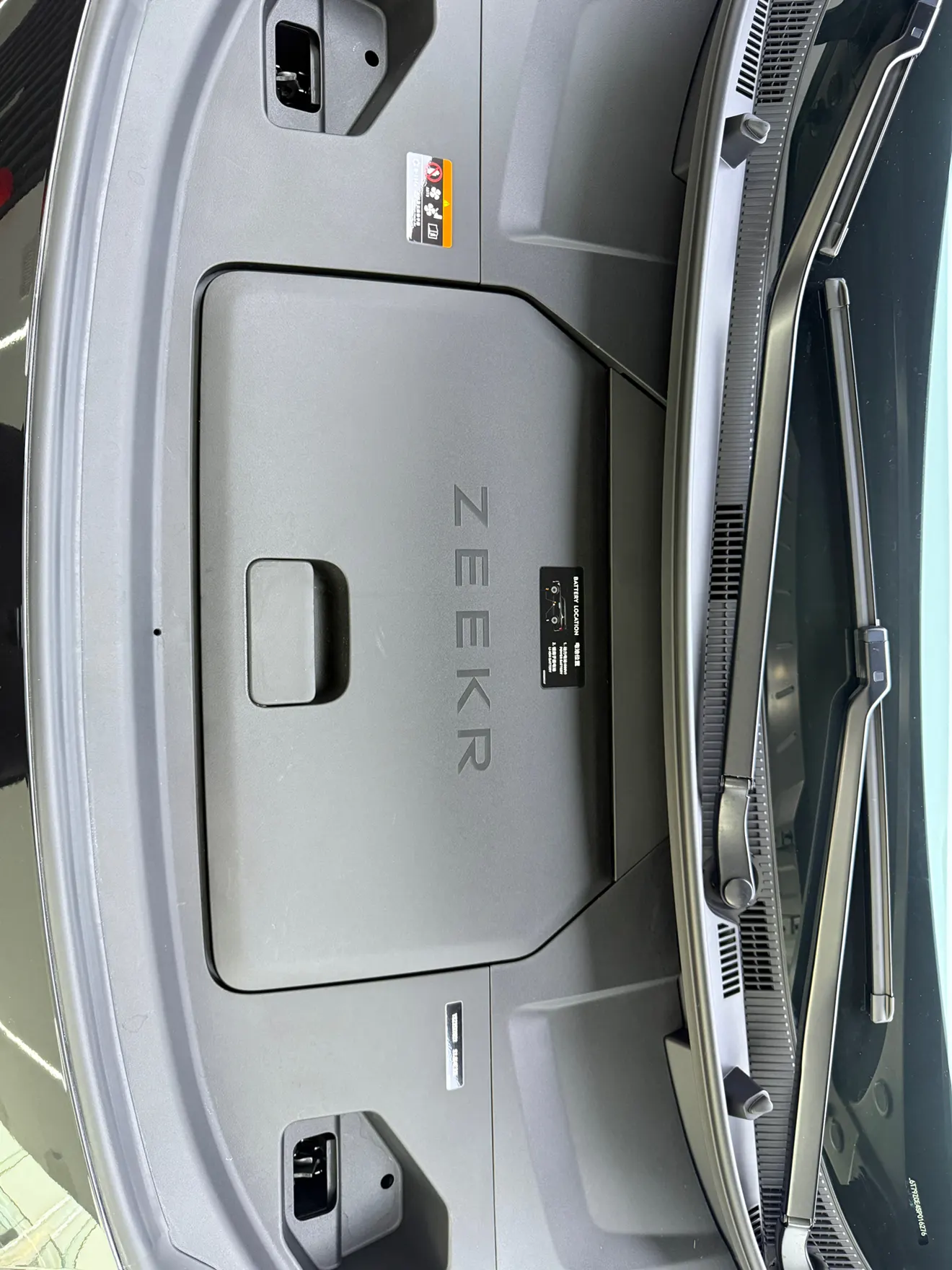 Zeekr 009, 2025 11