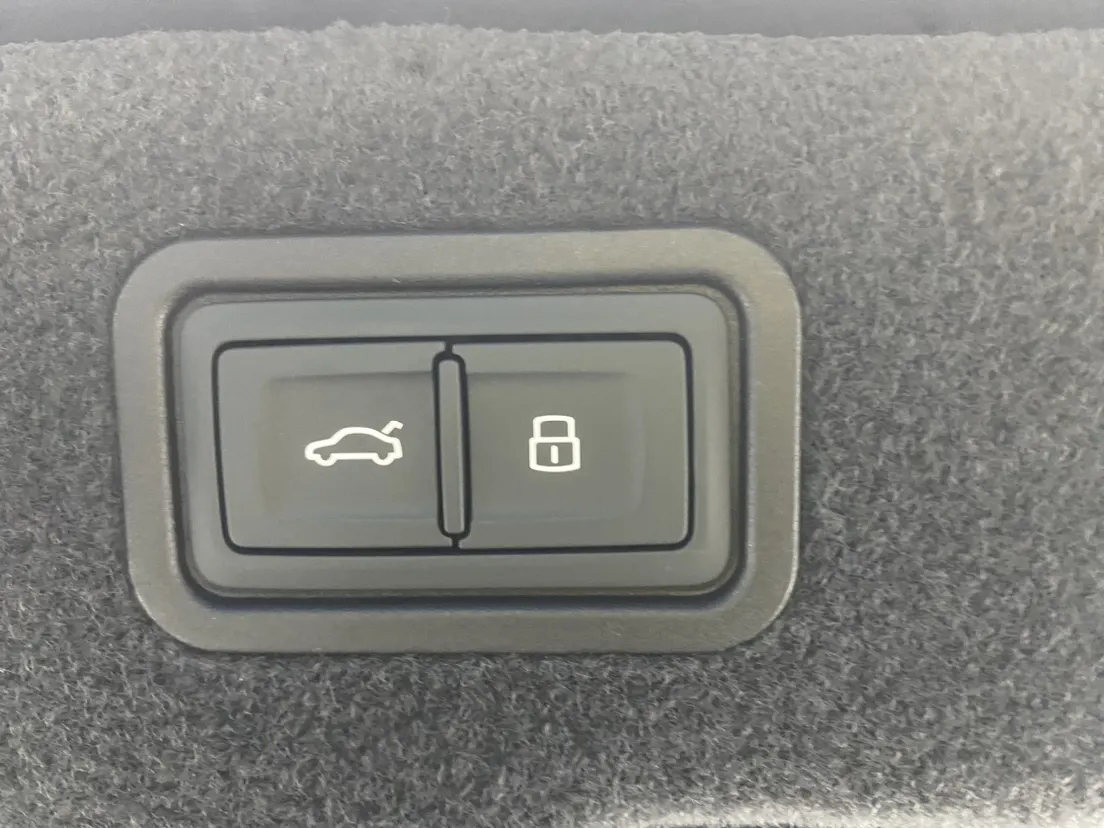 Audi A8L, 2022 27