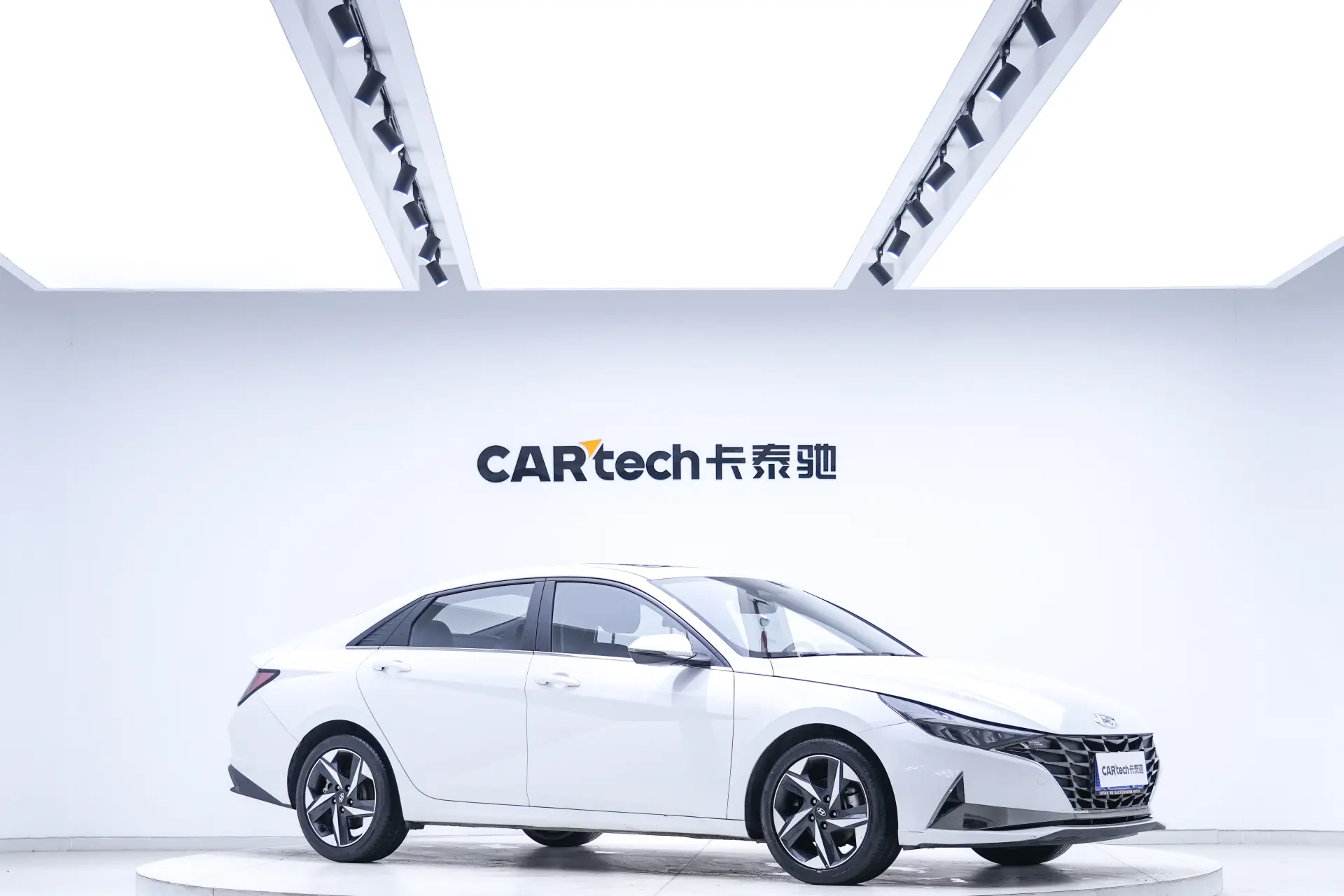 Hyundai Elantra, 2023 2