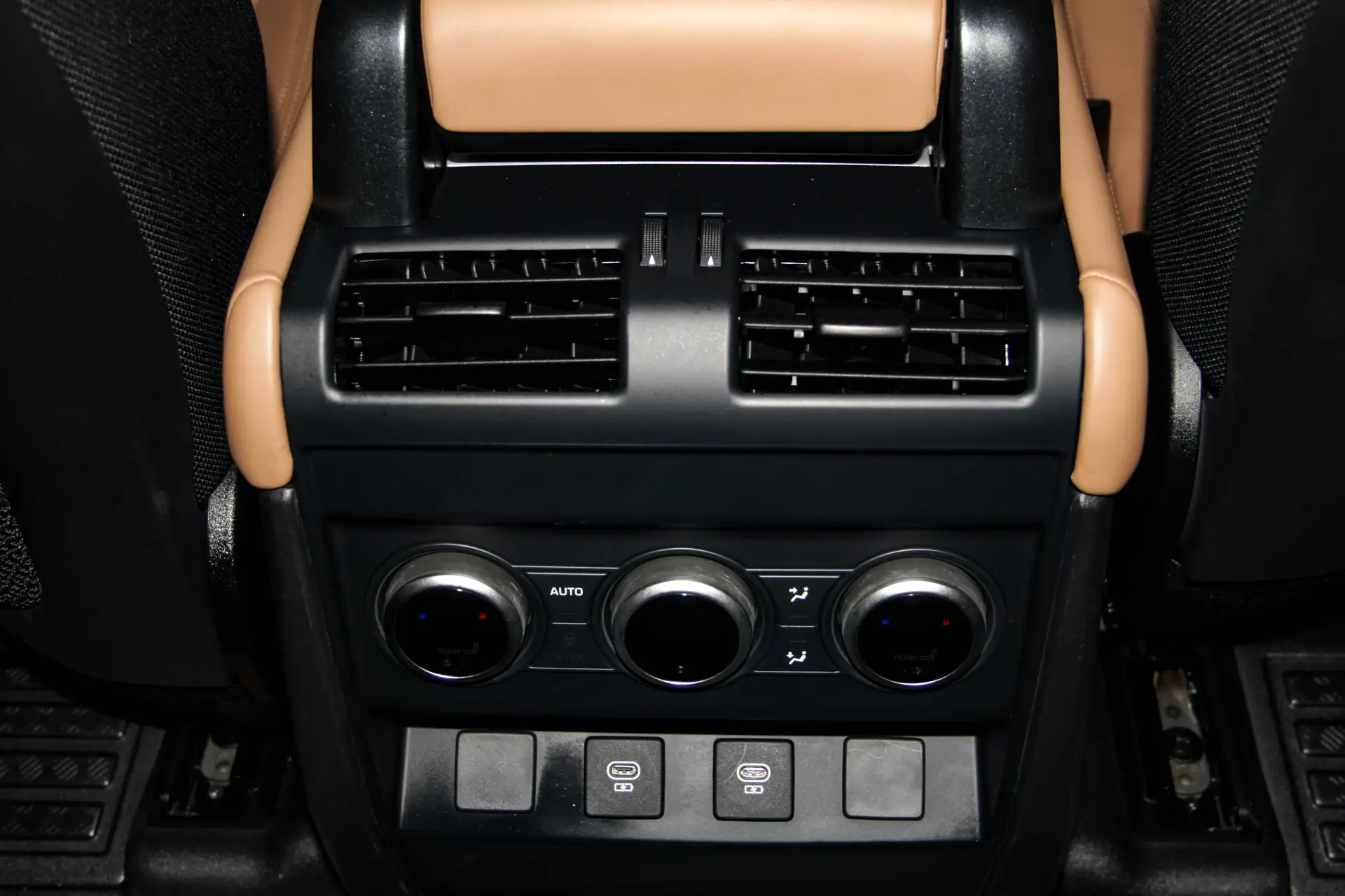 Land Rover Defender, 2025 14