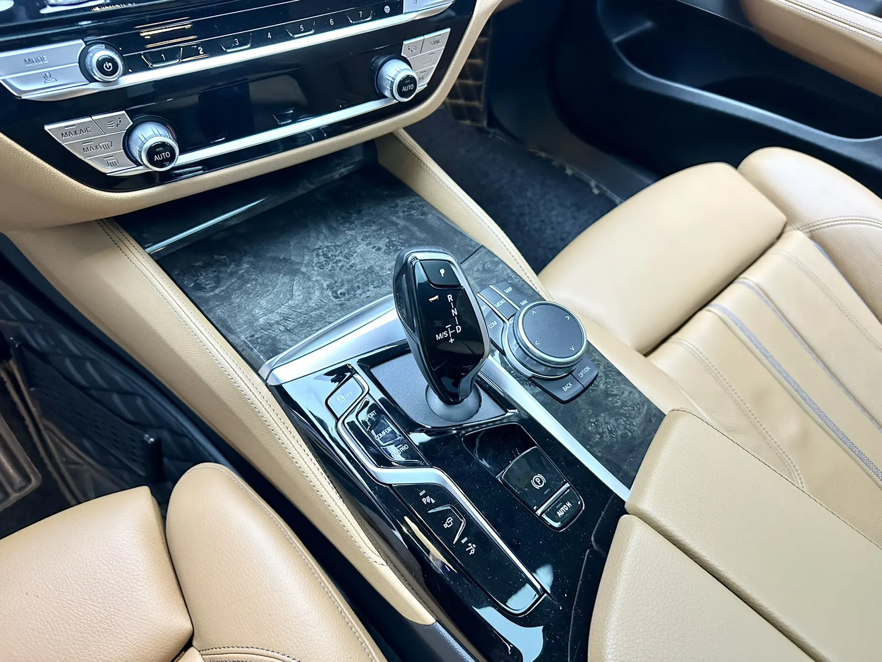 BMW 6GT, 2022 15