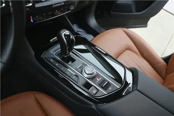 Maserati Levante, 2018 11