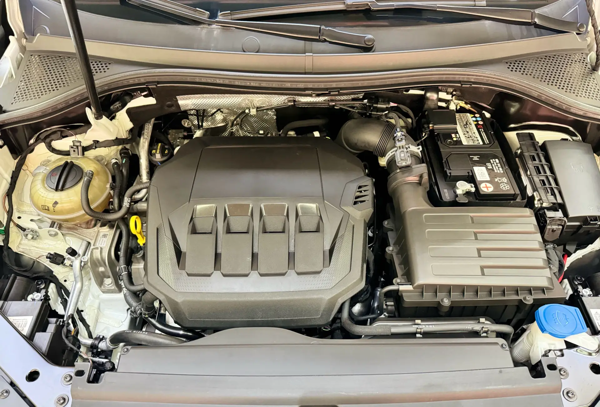 Volkswagen Tiguan L, 2023 12
