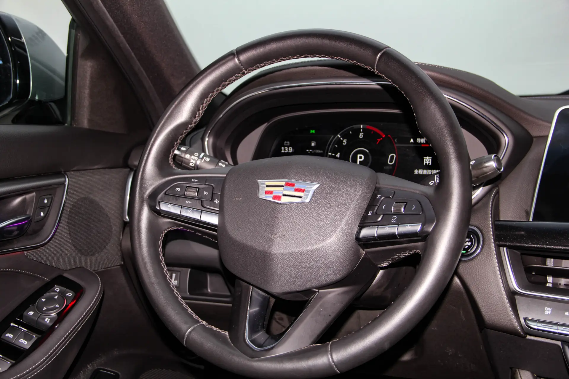 Cadillac CT5, 2023 25