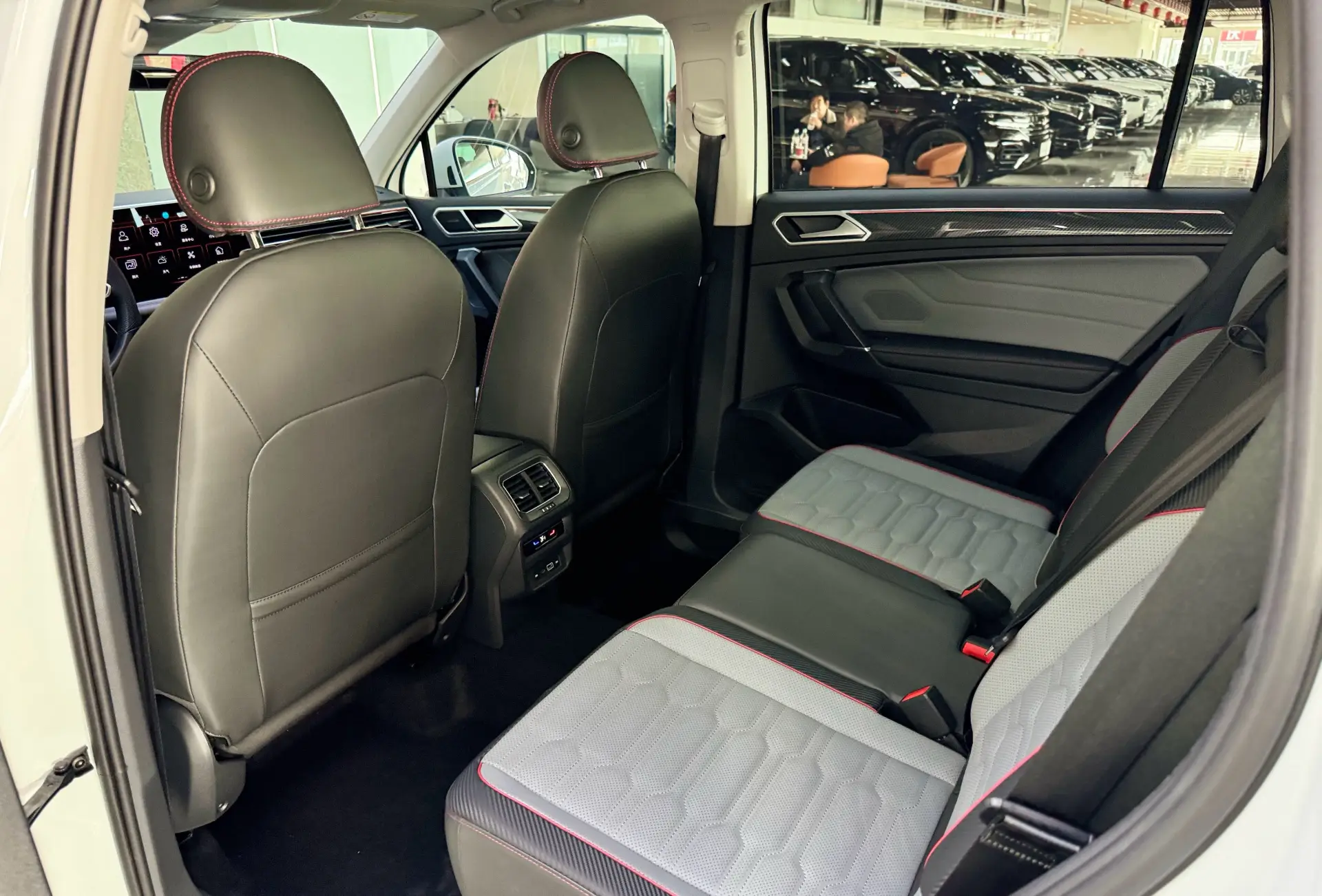 Volkswagen Tiguan L, 2023 25
