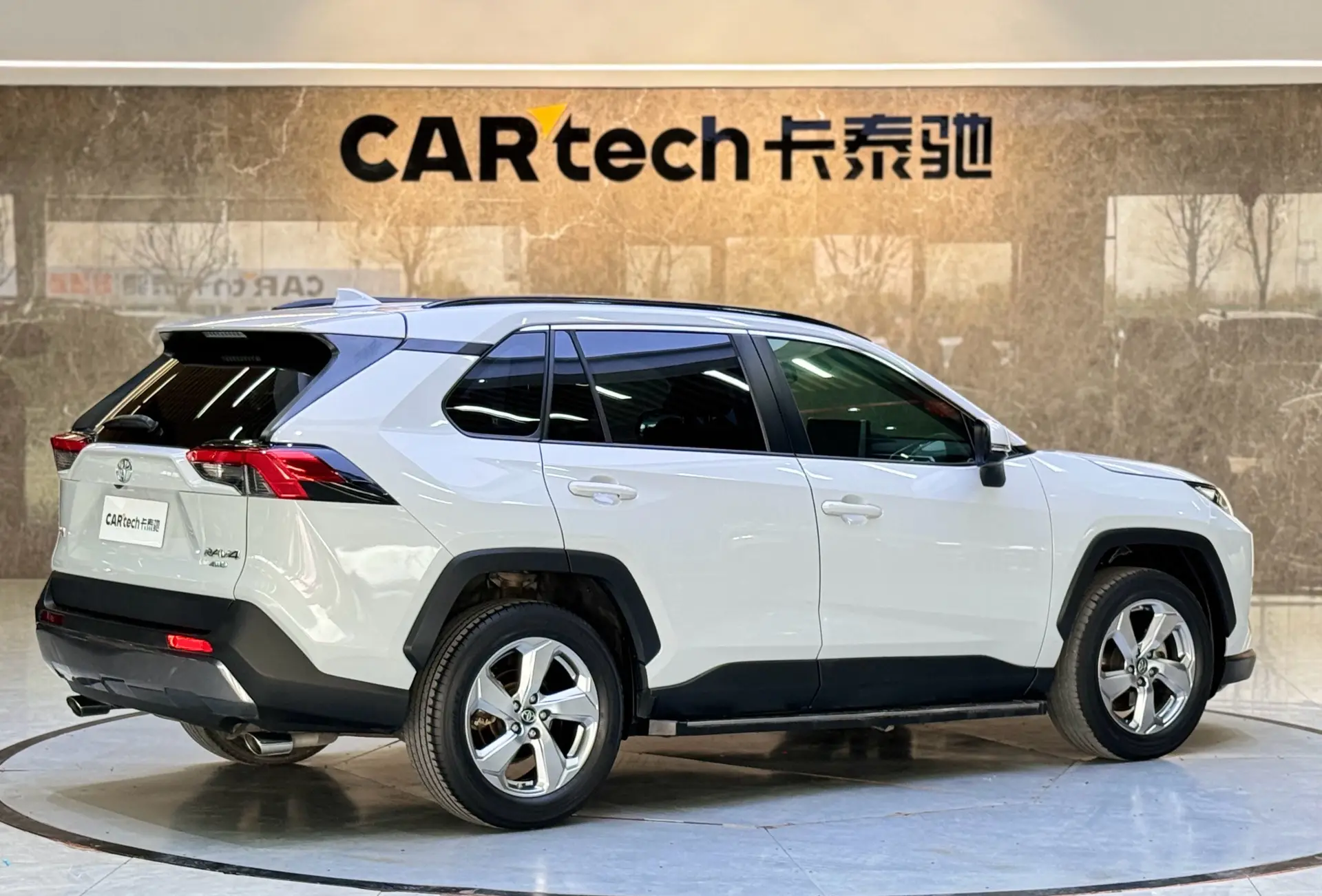 Toyota RAV4, 2021 все фото