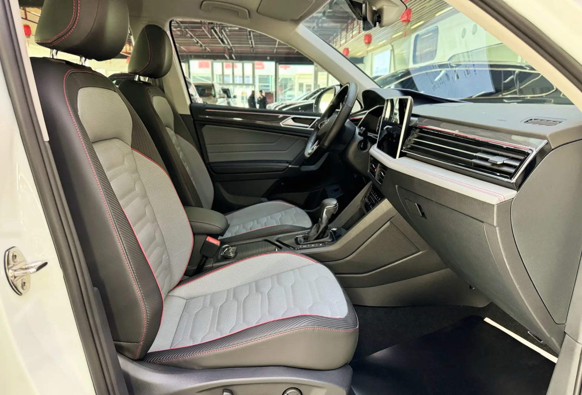 Volkswagen Tiguan L, 2023 20