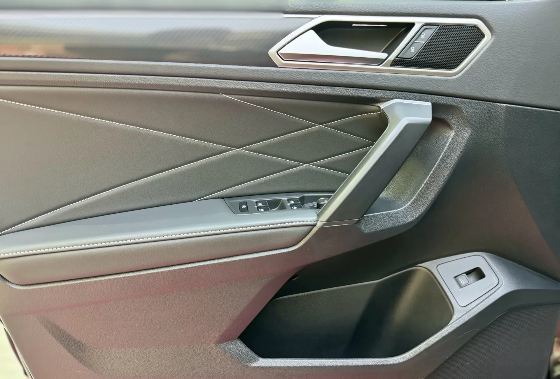 Volkswagen Tiguan L, 2024 26