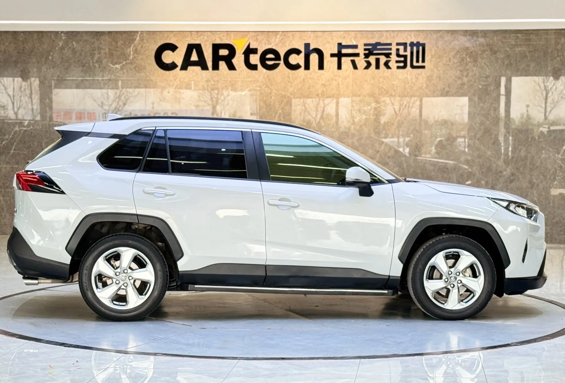 Toyota RAV4, 2021 4