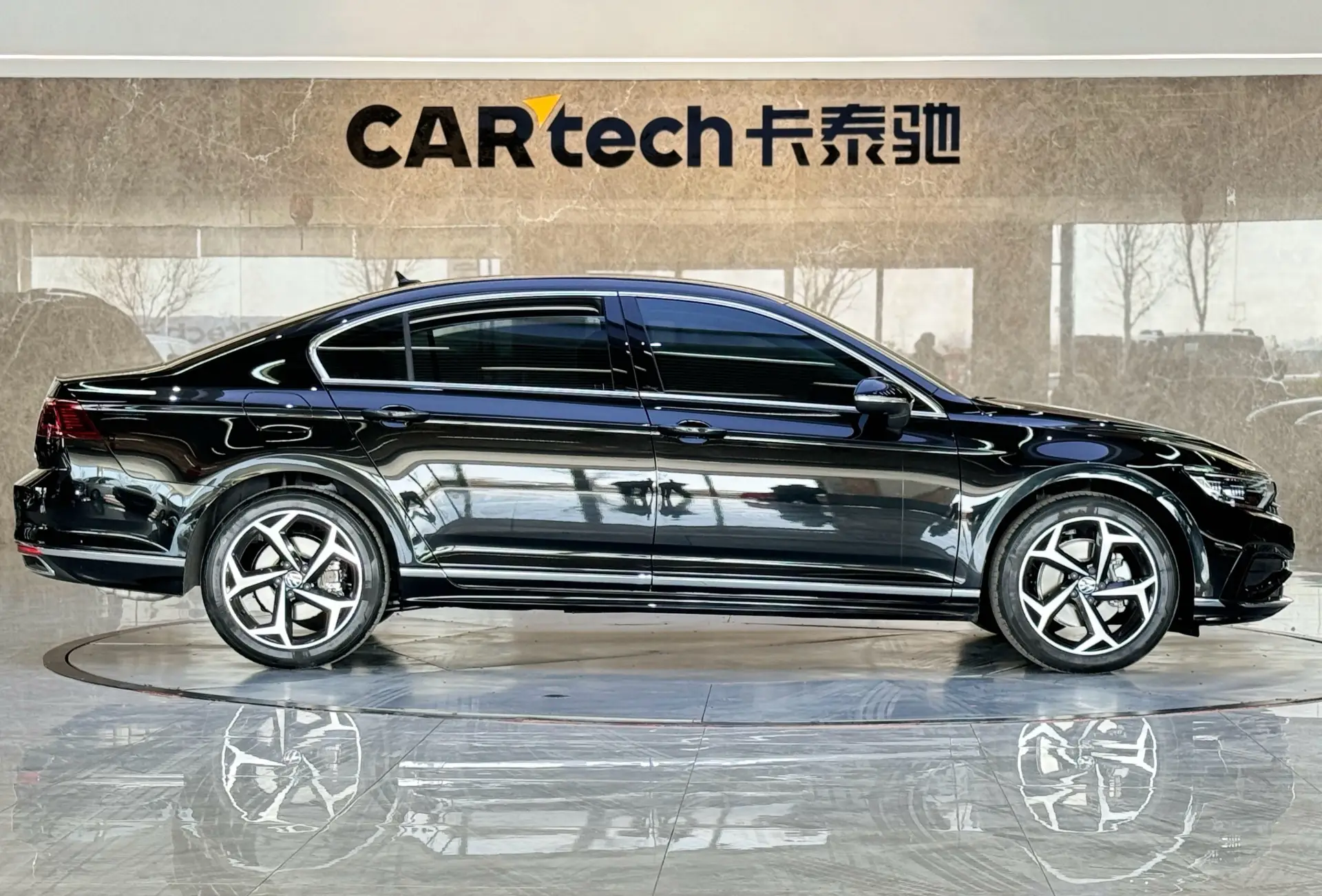 Volkswagen Magotan, 2025 4