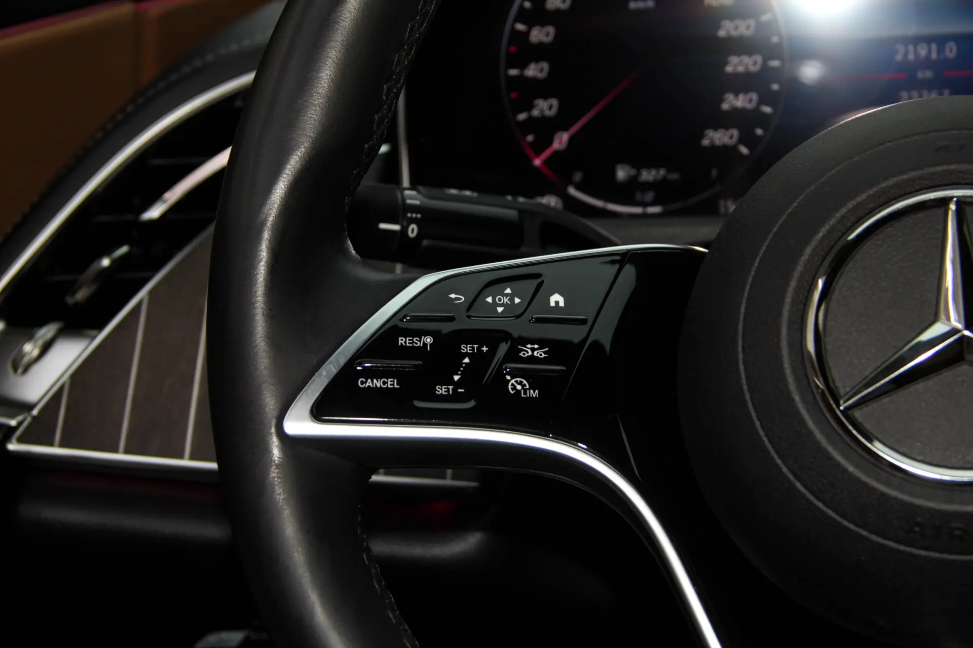 Mercedes-Benz E 300 L, 2024 23