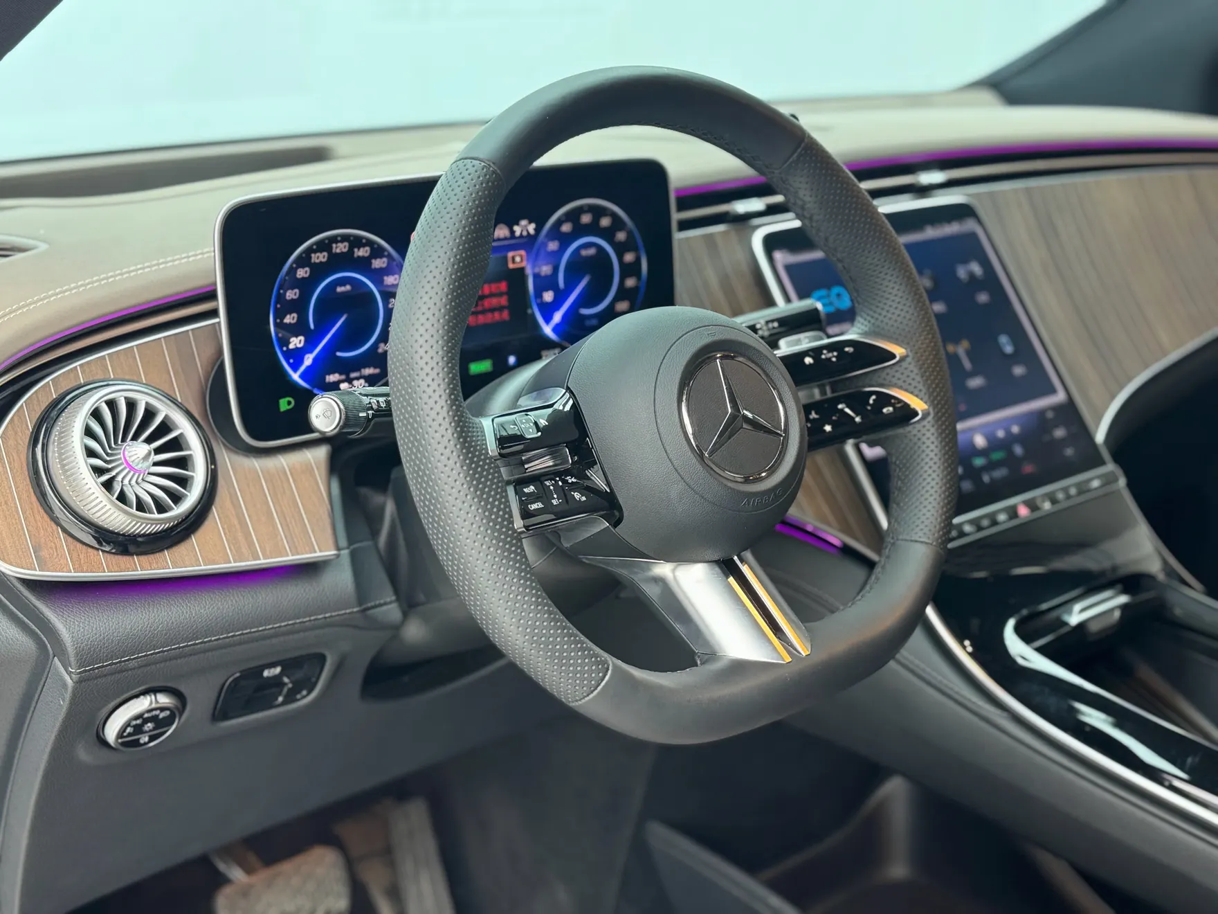 Mercedes-Benz EQE, 2024 9