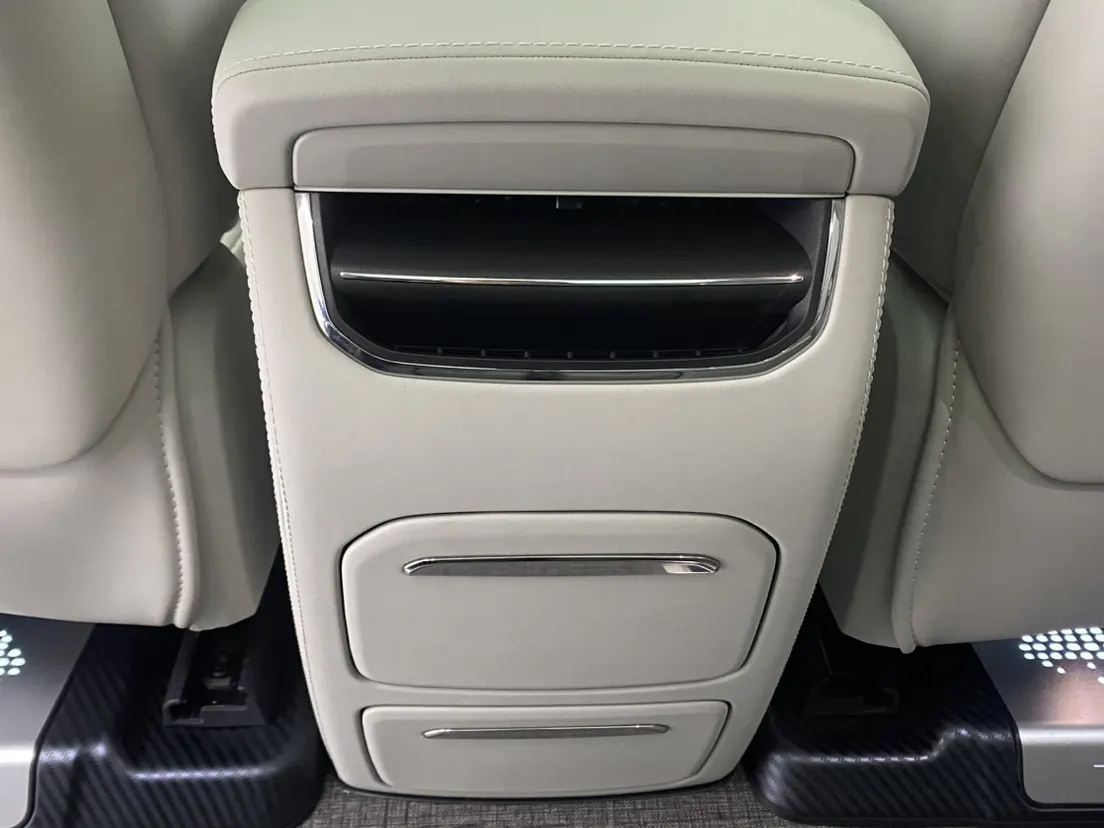 Volvo EM90, 2026 25