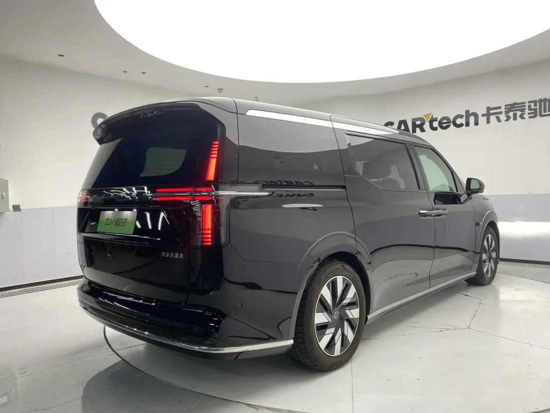 Volvo EM90, 2026 4