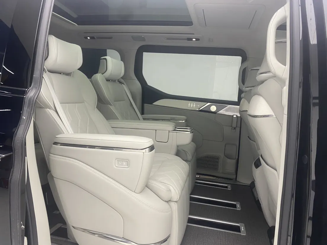 Volvo EM90, 2026 30