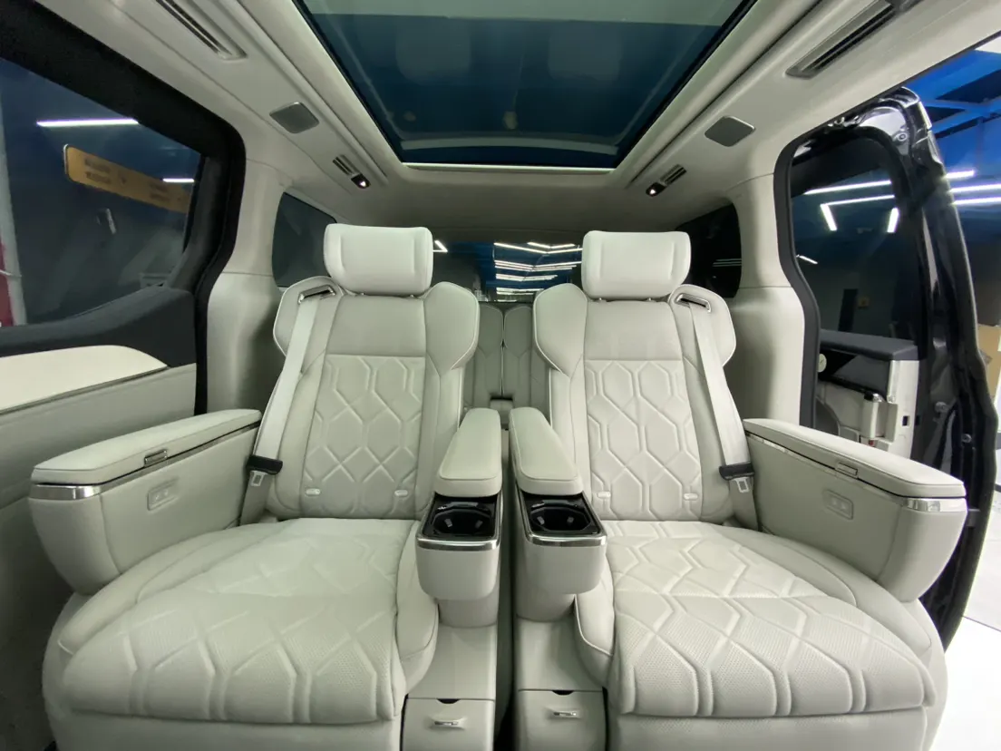 Volvo EM90, 2026 31