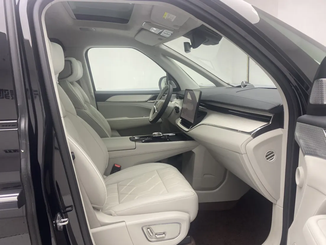 Volvo EM90, 2026 21