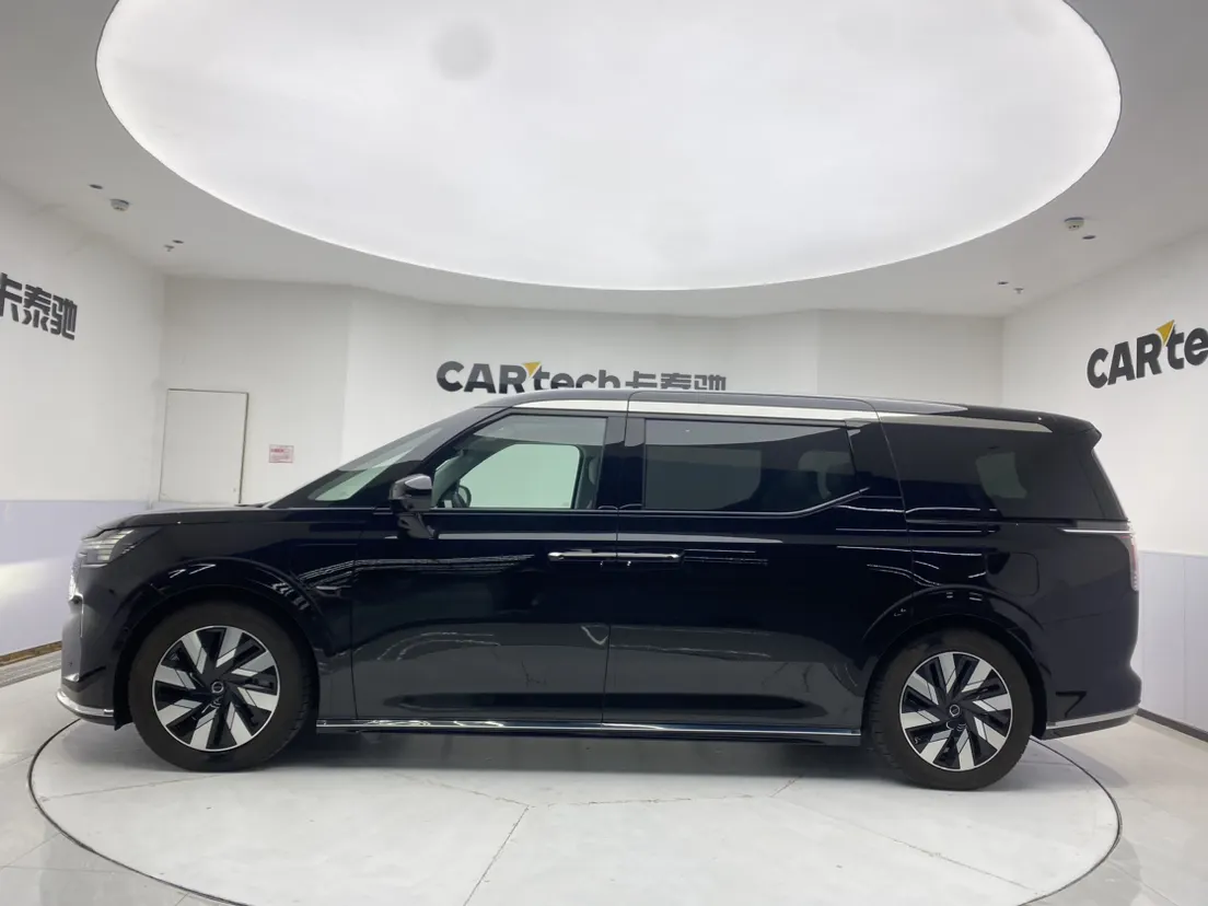 Volvo EM90, 2026 7