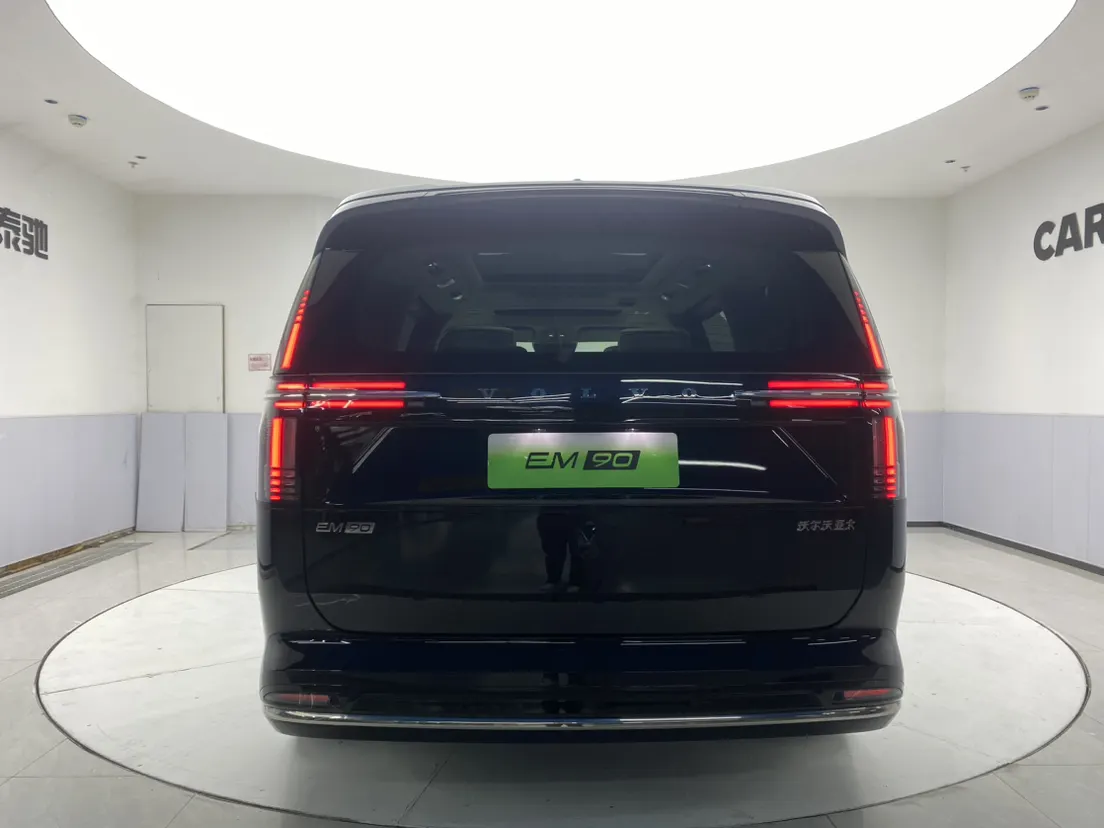 Volvo EM90, 2026 все фото