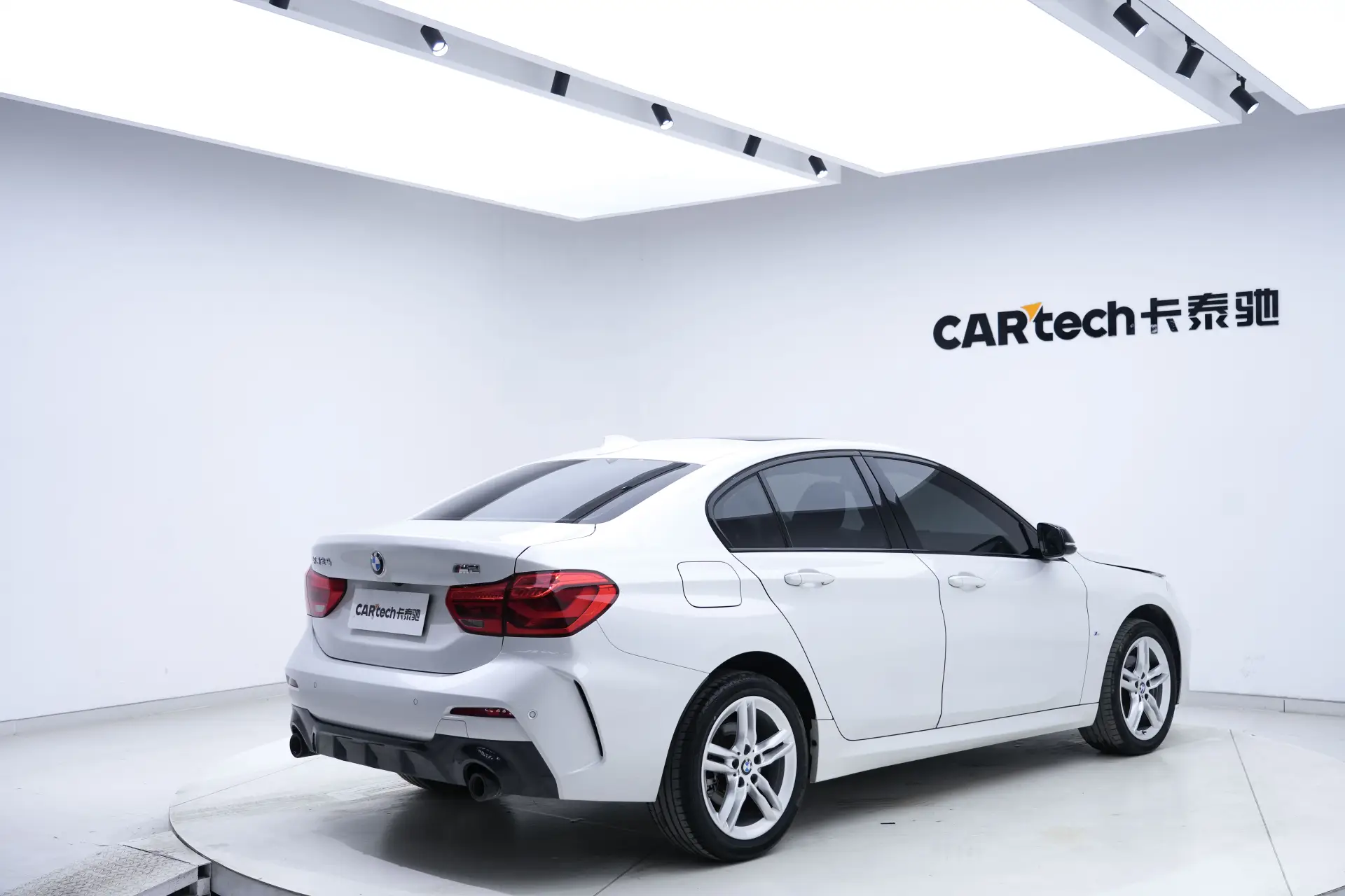 BMW 120i, 2023 все фото