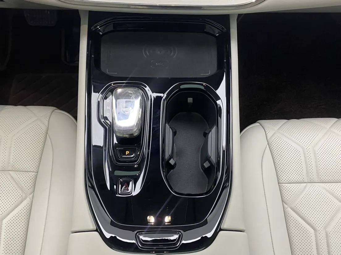 Volvo EM90, 2026 23