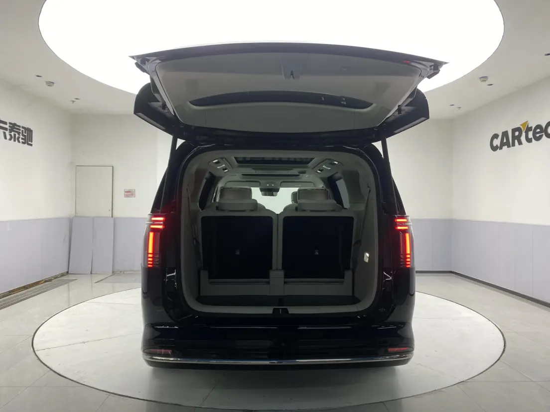 Volvo EM90, 2026 13