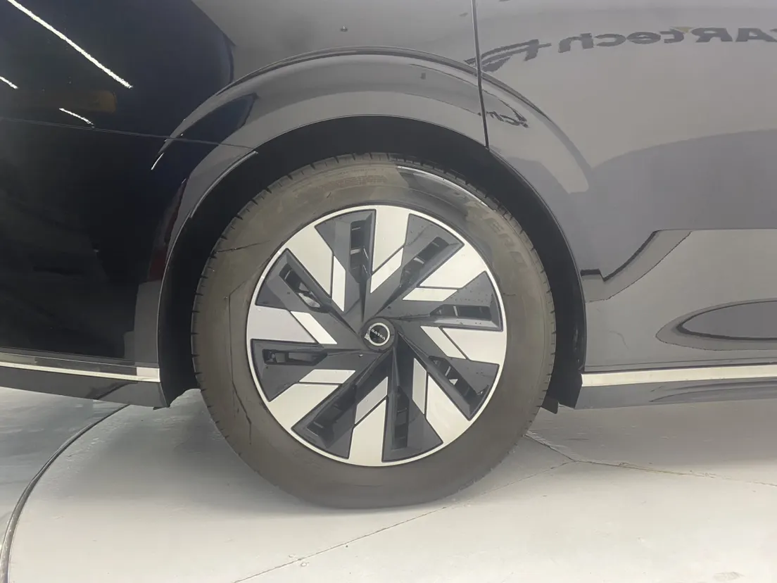 Volvo EM90, 2026 10