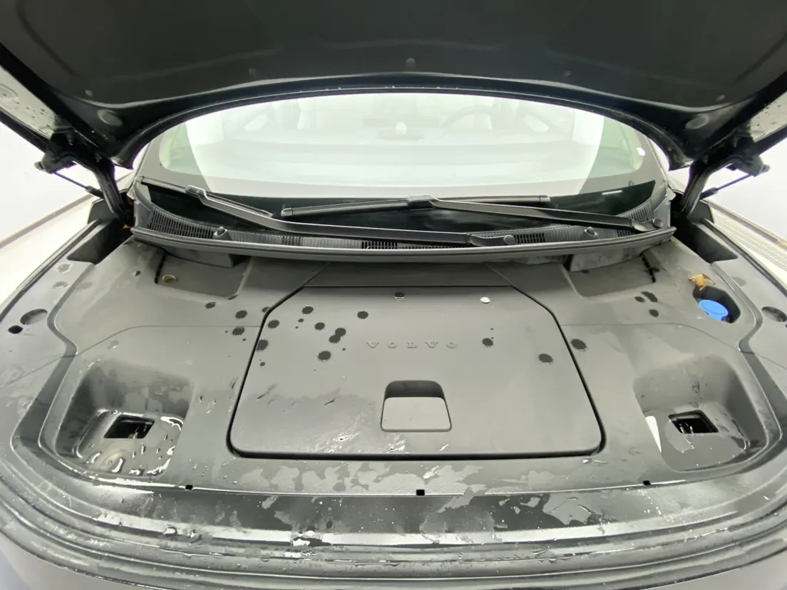 Volvo EM90, 2026 11