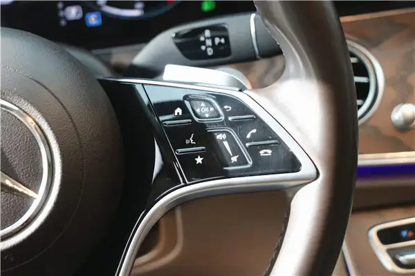 Mercedes-Benz E 300 L, 2023 18
