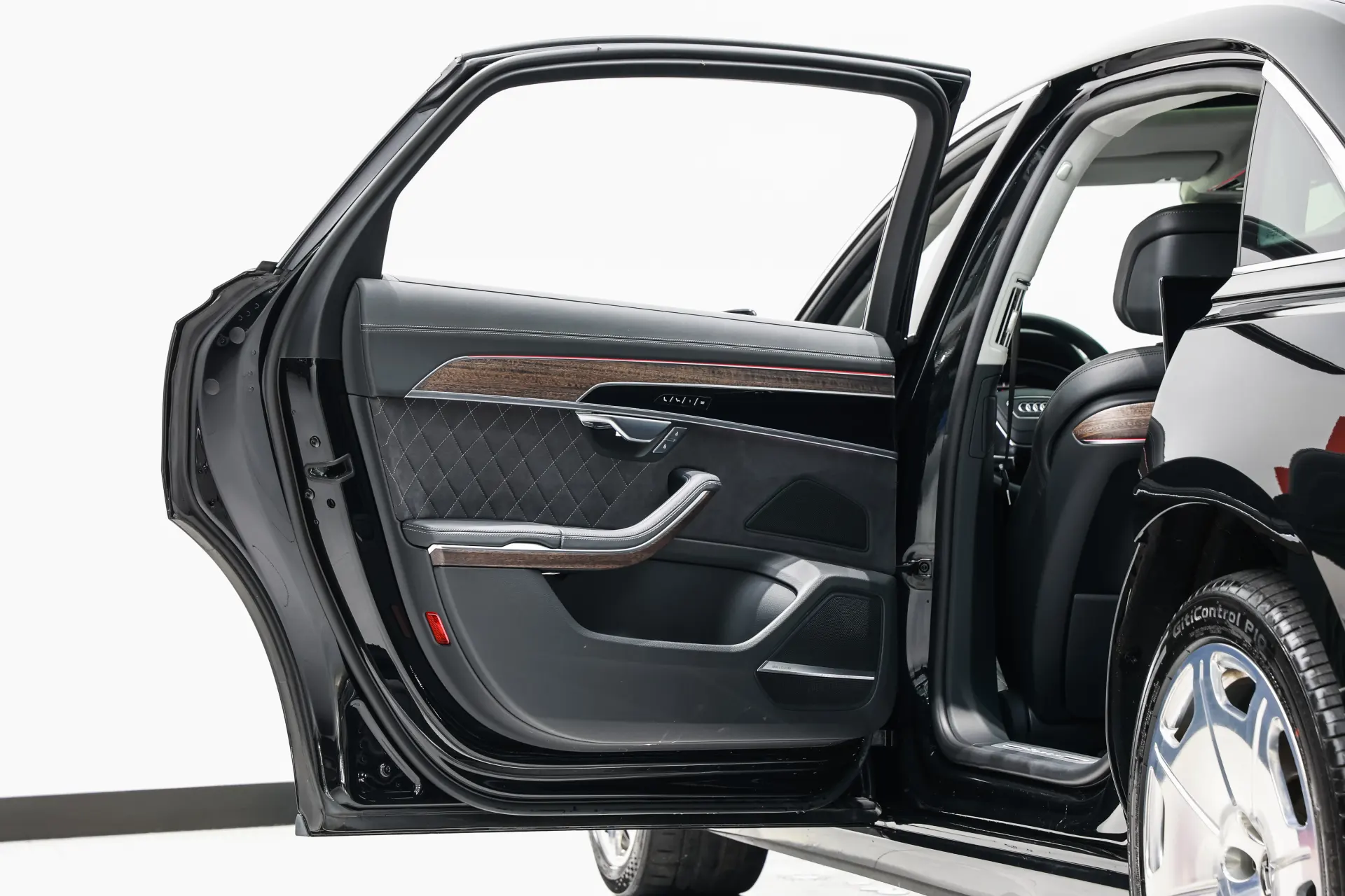 Audi A8L, 2022 24