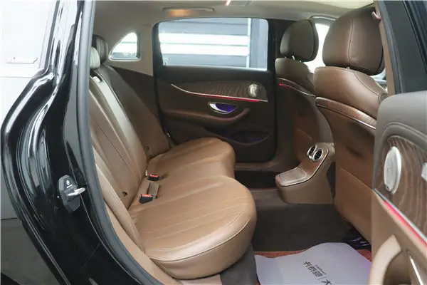 Mercedes-Benz E 300 L, 2023 25