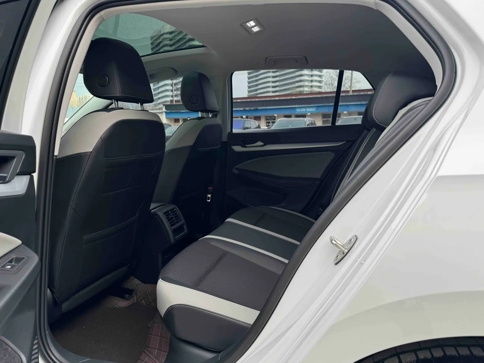 Volkswagen Golf, 2025 27