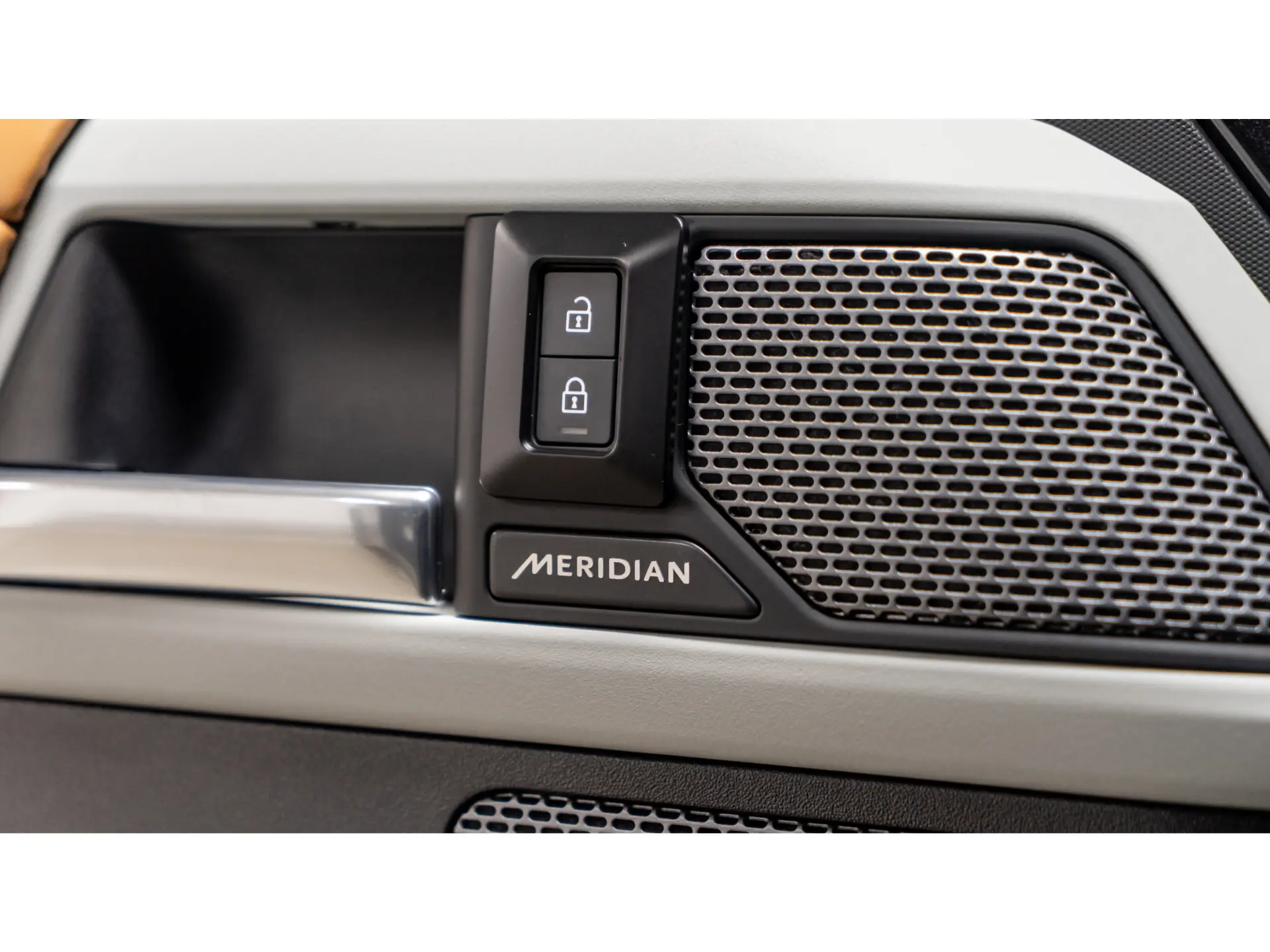 Land Rover Defender, 2024 18