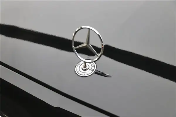 Mercedes-Benz E 300 L, 2023 34