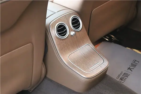 Mercedes-Benz E 300 L, 2023 21