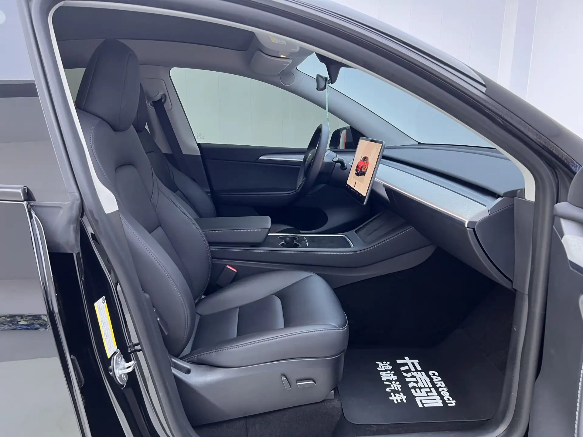 Tesla Model Y, 2024 19