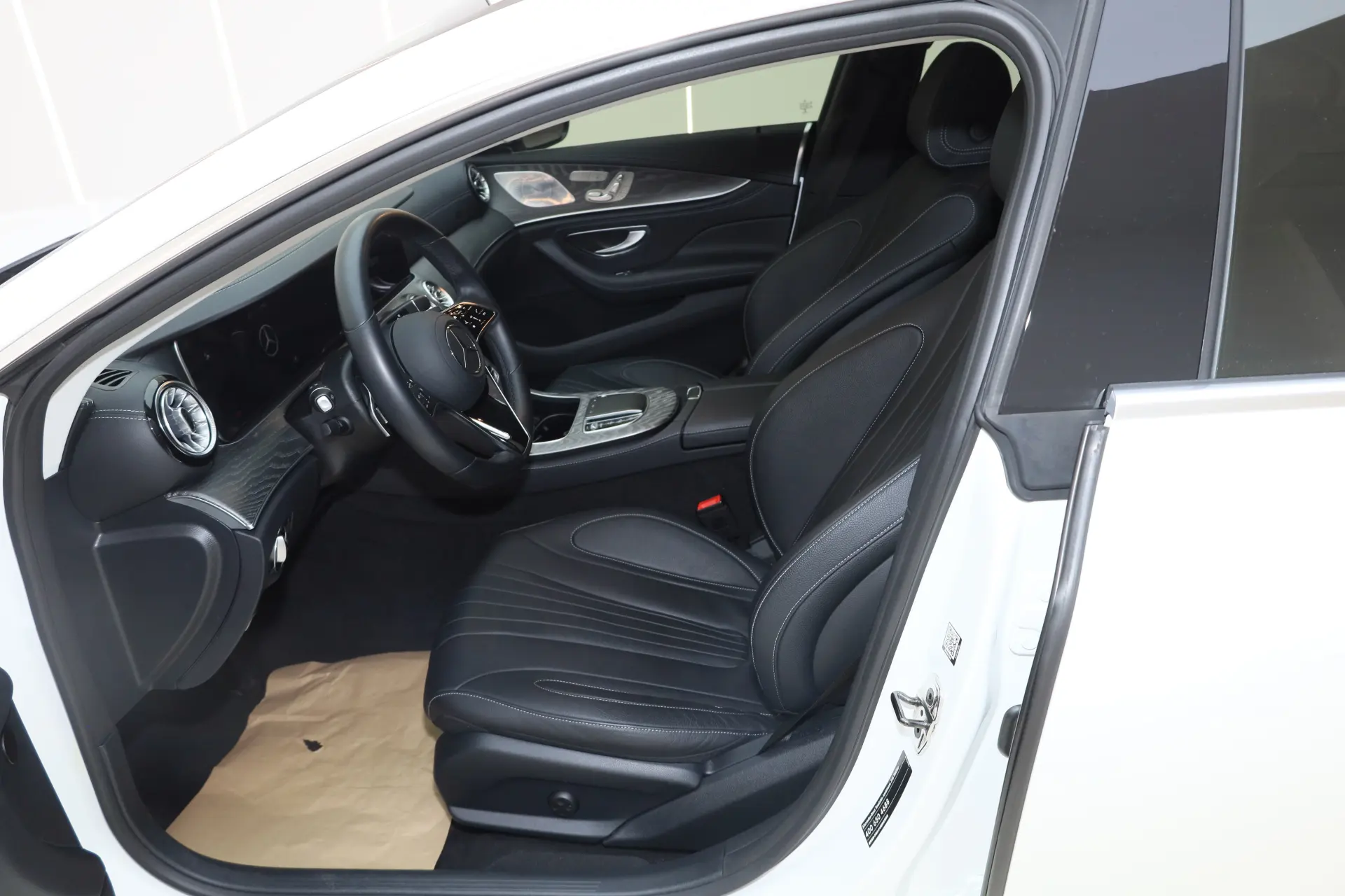 Mercedes-Benz CLS 300, 2022 18