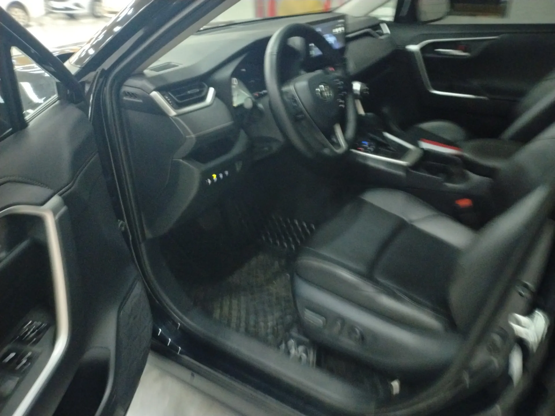 Toyota Wildlander, 2023 10