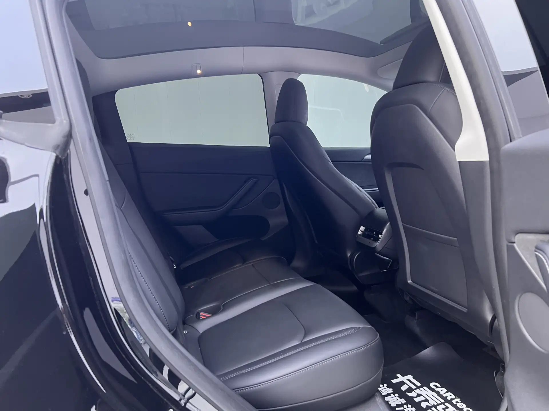 Tesla Model Y, 2024 23