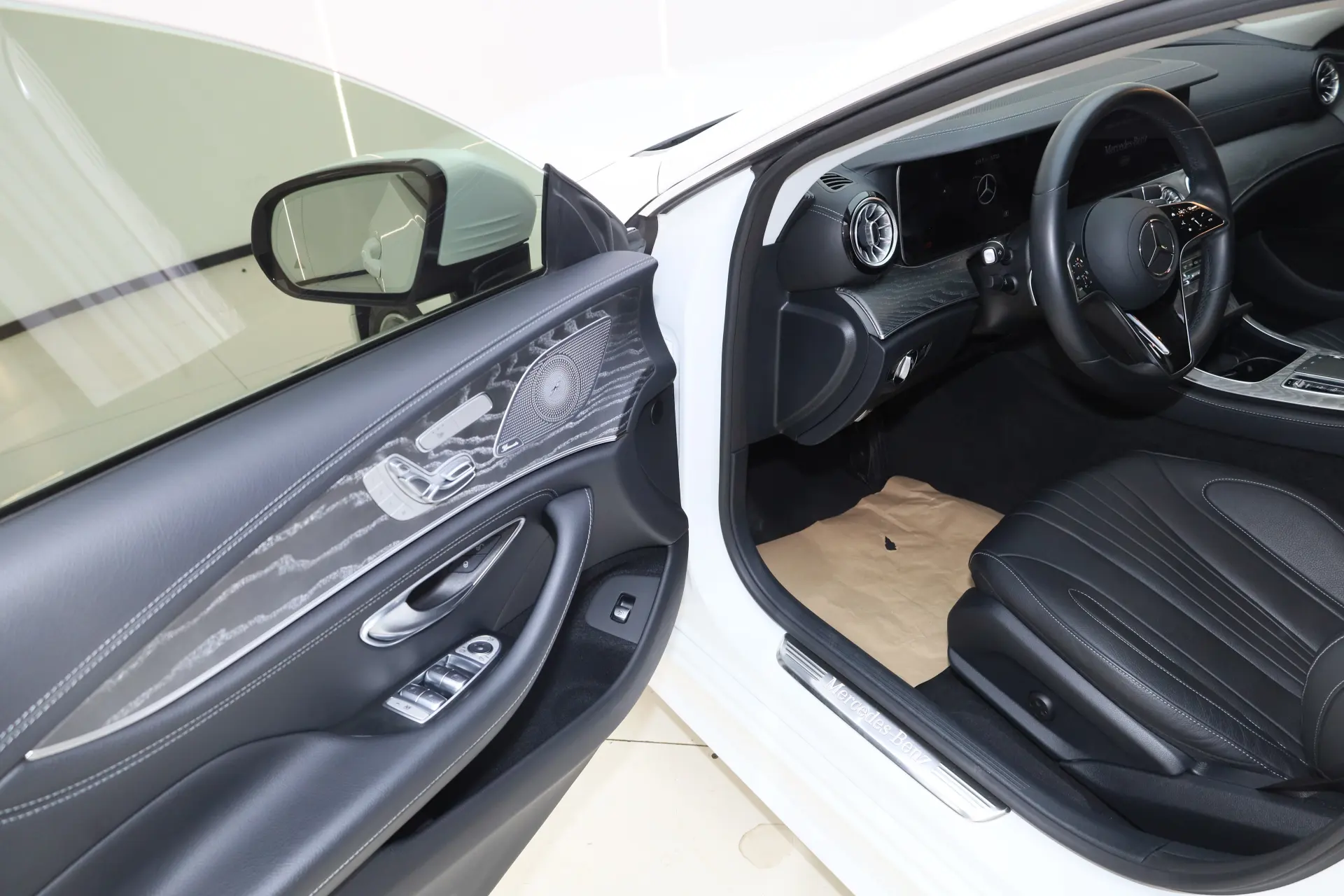 Mercedes-Benz CLS 300, 2022 27