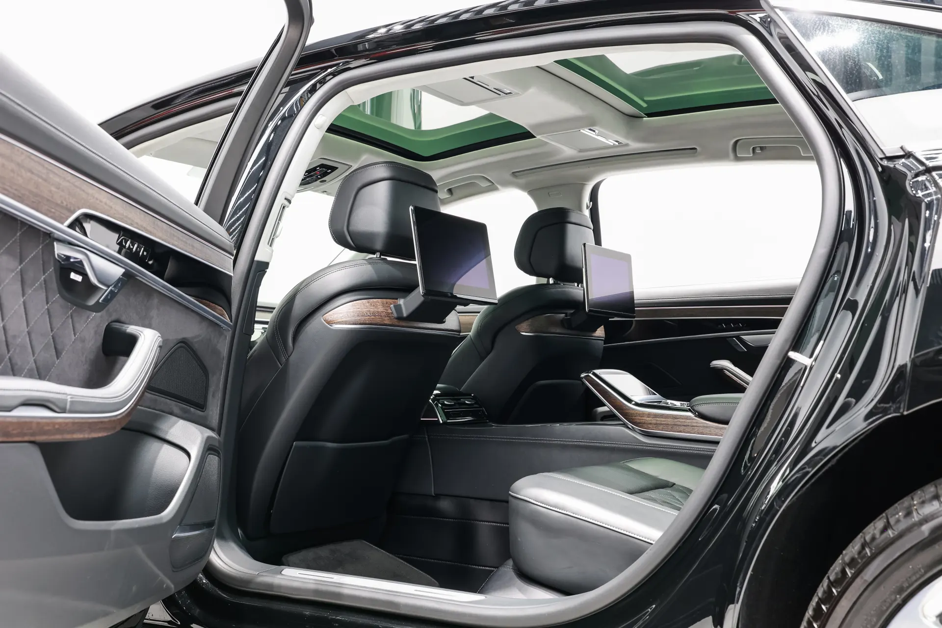 Audi A8L, 2022 21