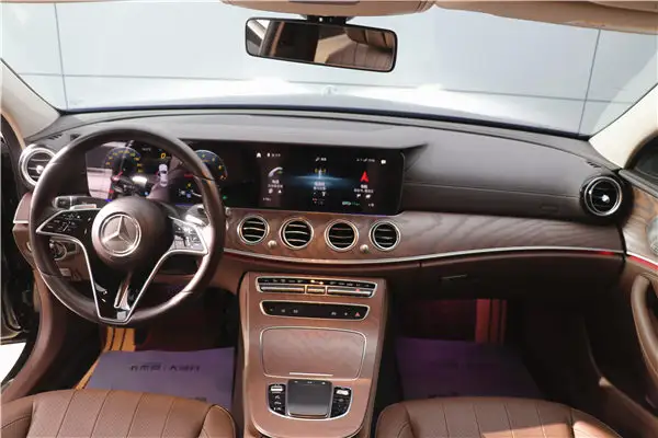 Mercedes-Benz E 300 L, 2023 4