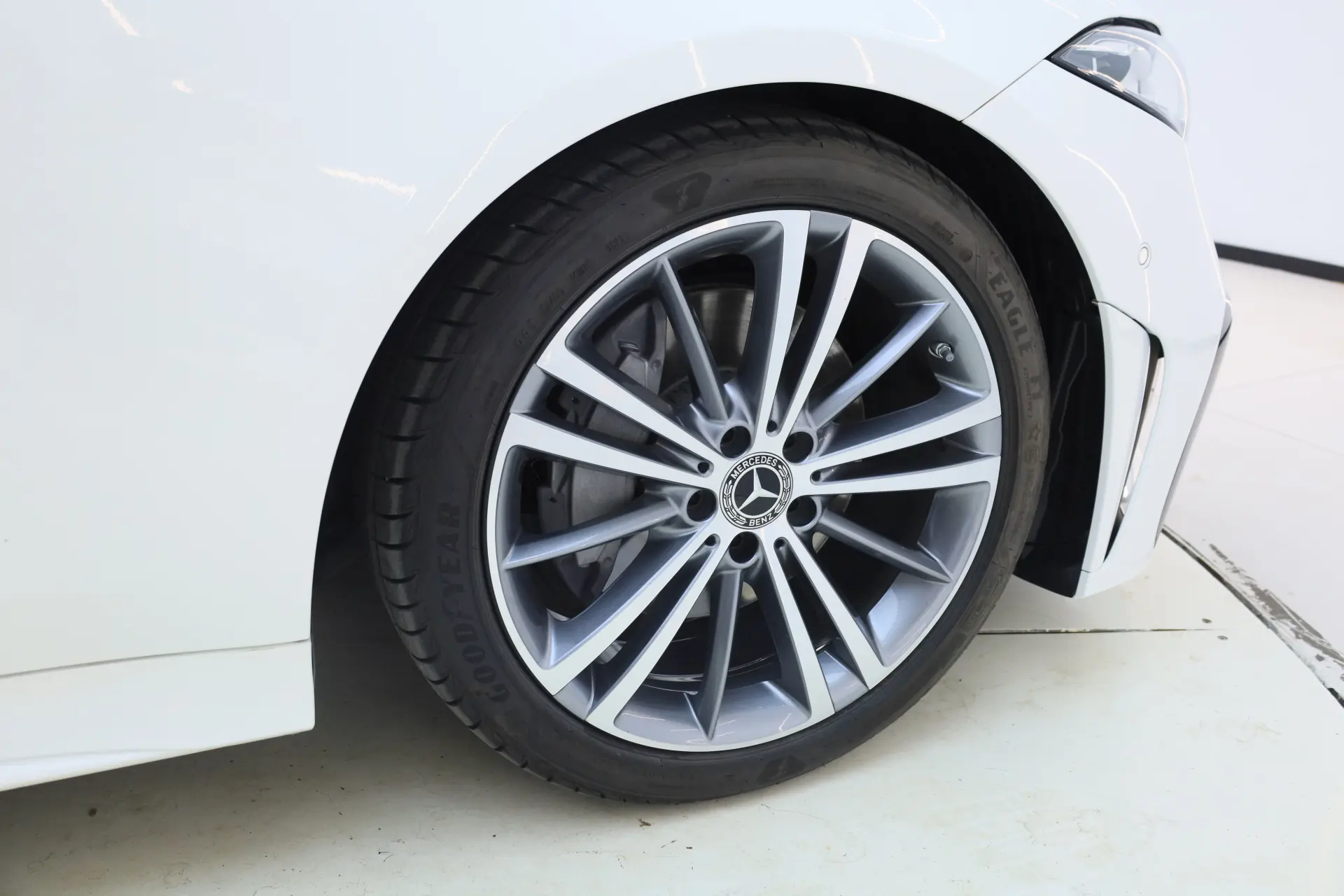 Mercedes-Benz CLS 300, 2022 10