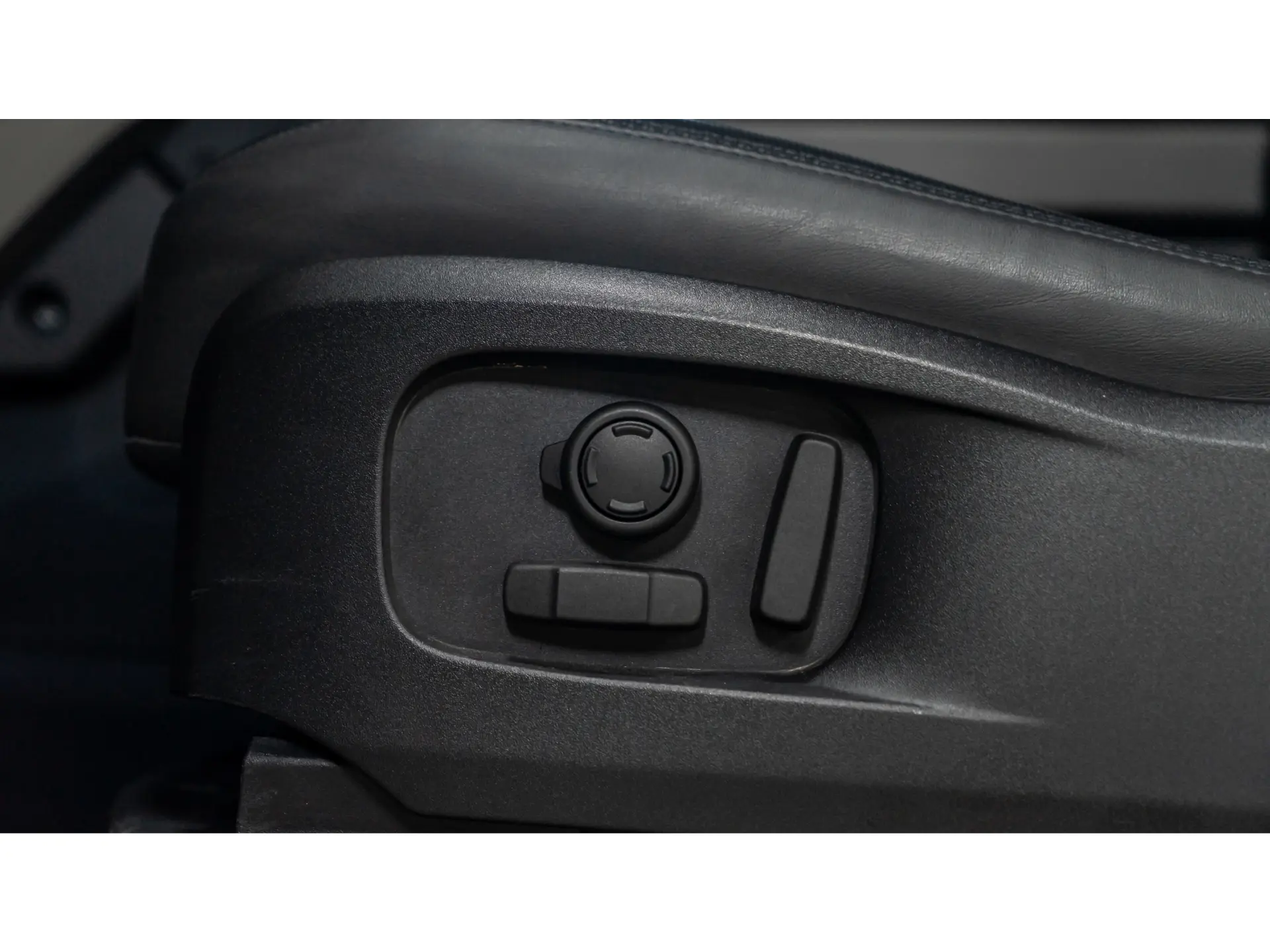 Land Rover Defender, 2024 17