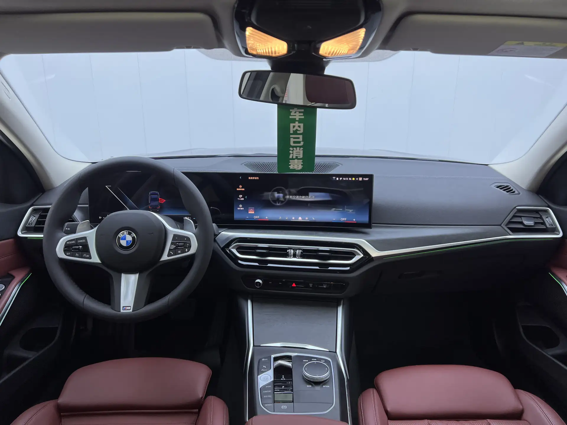 BMW 325i, 2024 14