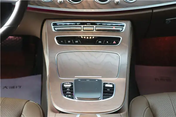 Mercedes-Benz E 300 L, 2023 20